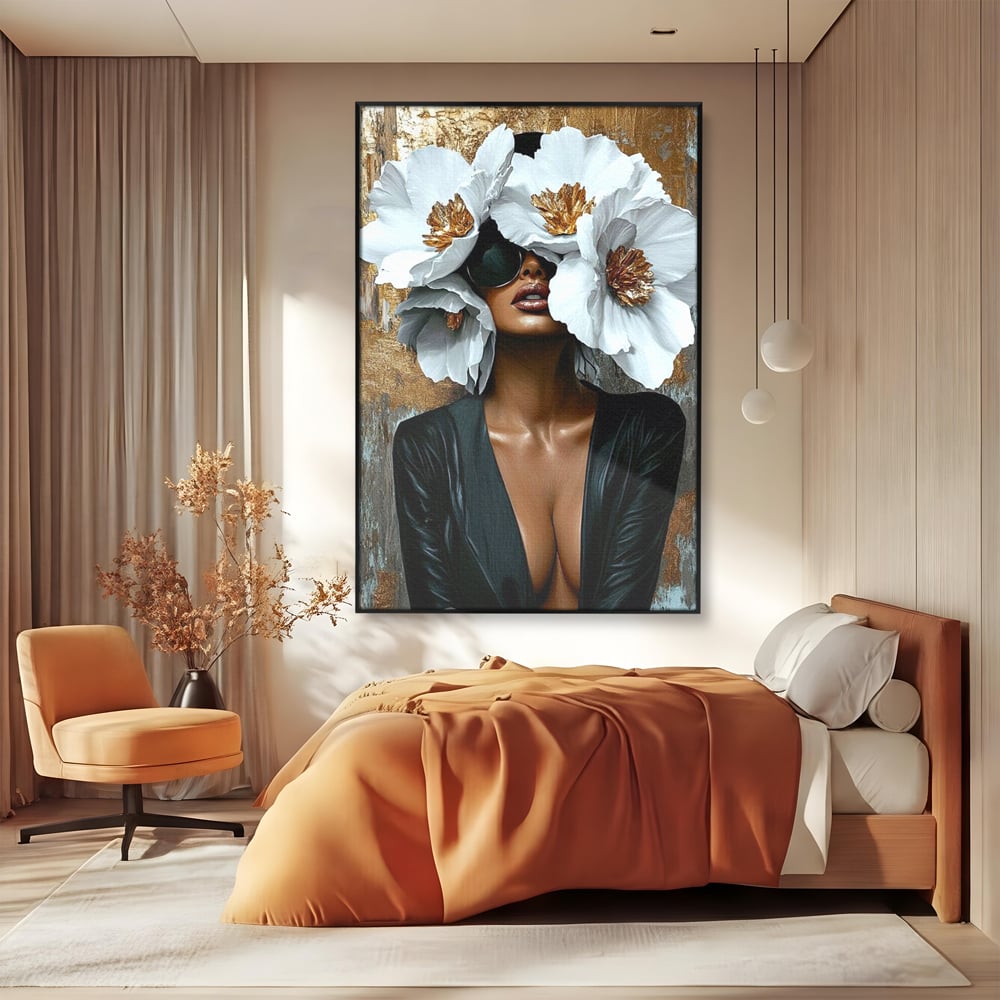 Tablou canvas cu tablou canvas cu silueta feminina, in rama de aluminiu negru, pe perete intr-un dormitor